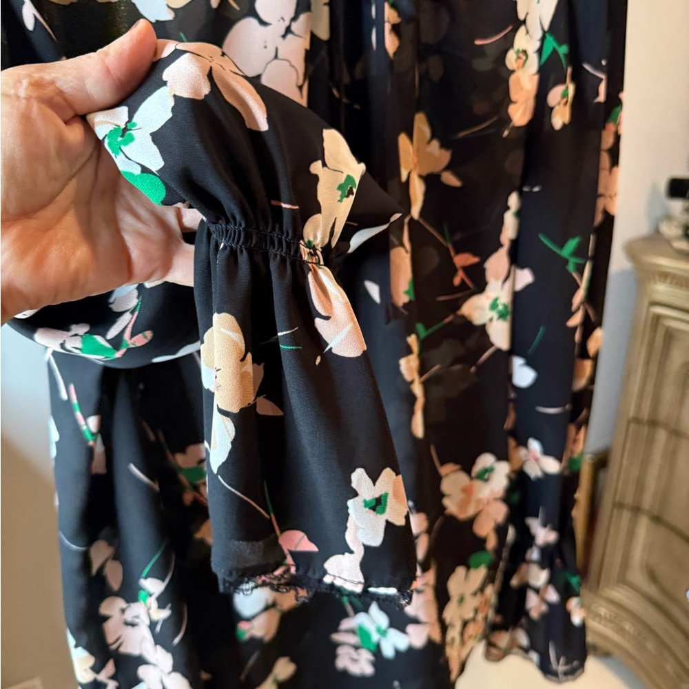 Karl Lagerfeld Black Floral Relaxed Blouse with Mandarin Collar - Picture 4 of 6